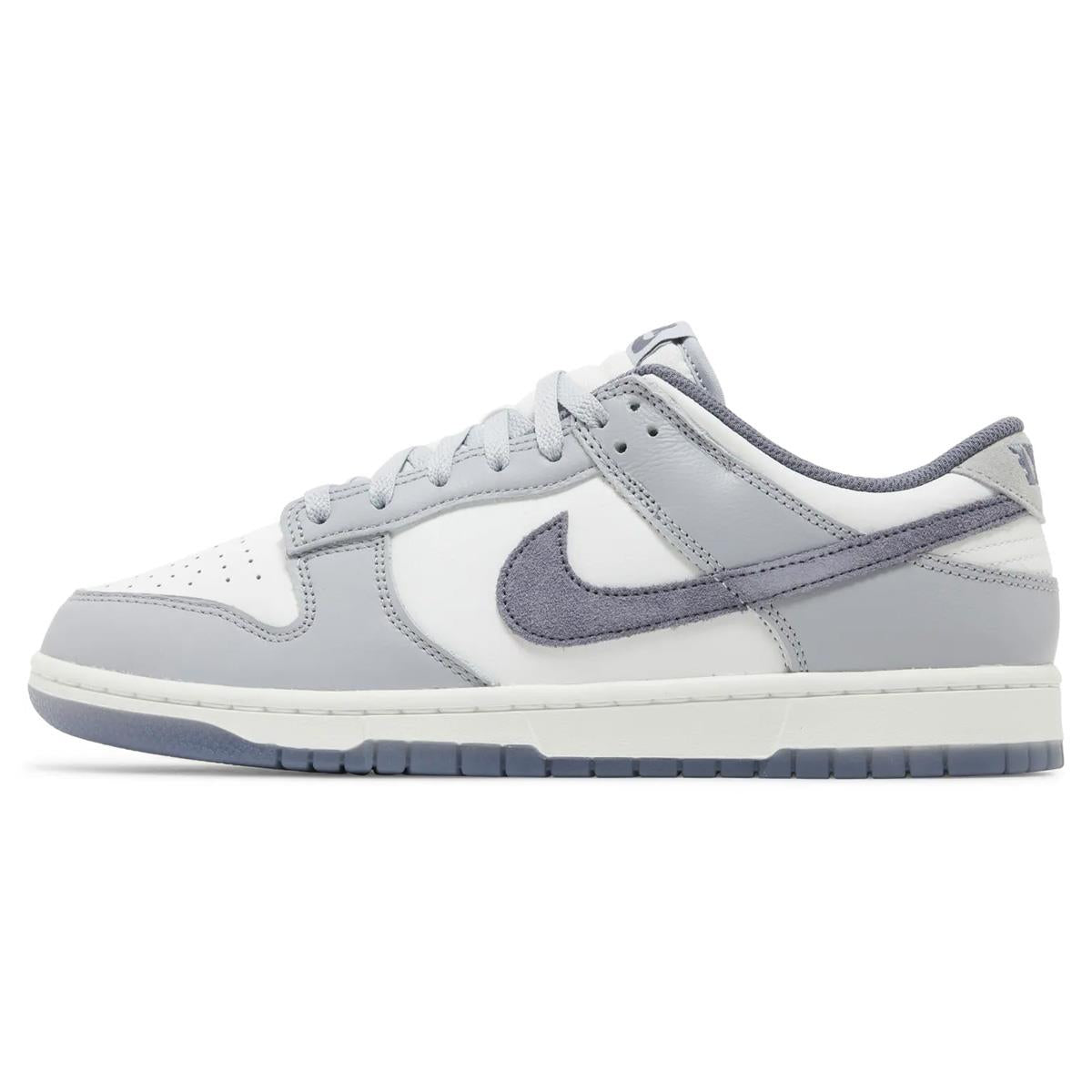 Dunk Low SE Light Carbon